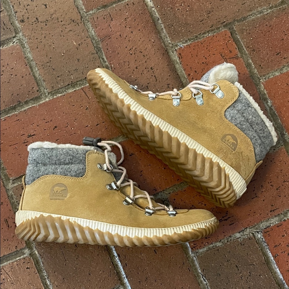 Sorel Out N‎ About Conquest Tan and Gray Winter Boots